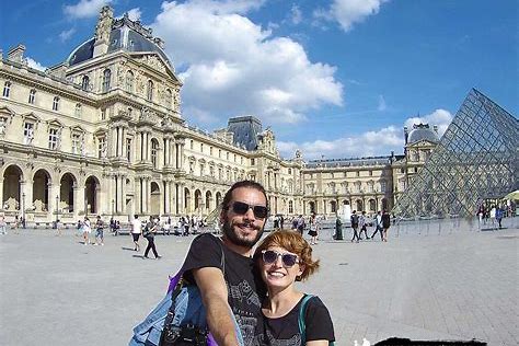 paris-te-eiffel-kulesi-ve-louvre-muzesi-gezisi